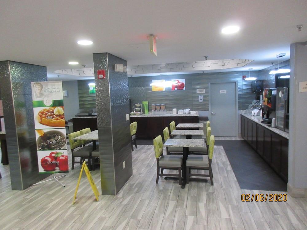 Quality Inn & Suites Montgomery East Carmichael Rd Екстер'єр фото