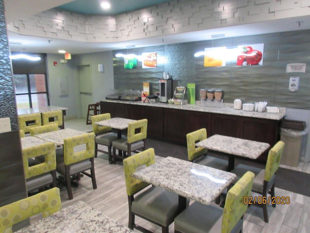Quality Inn & Suites Montgomery East Carmichael Rd Екстер'єр фото