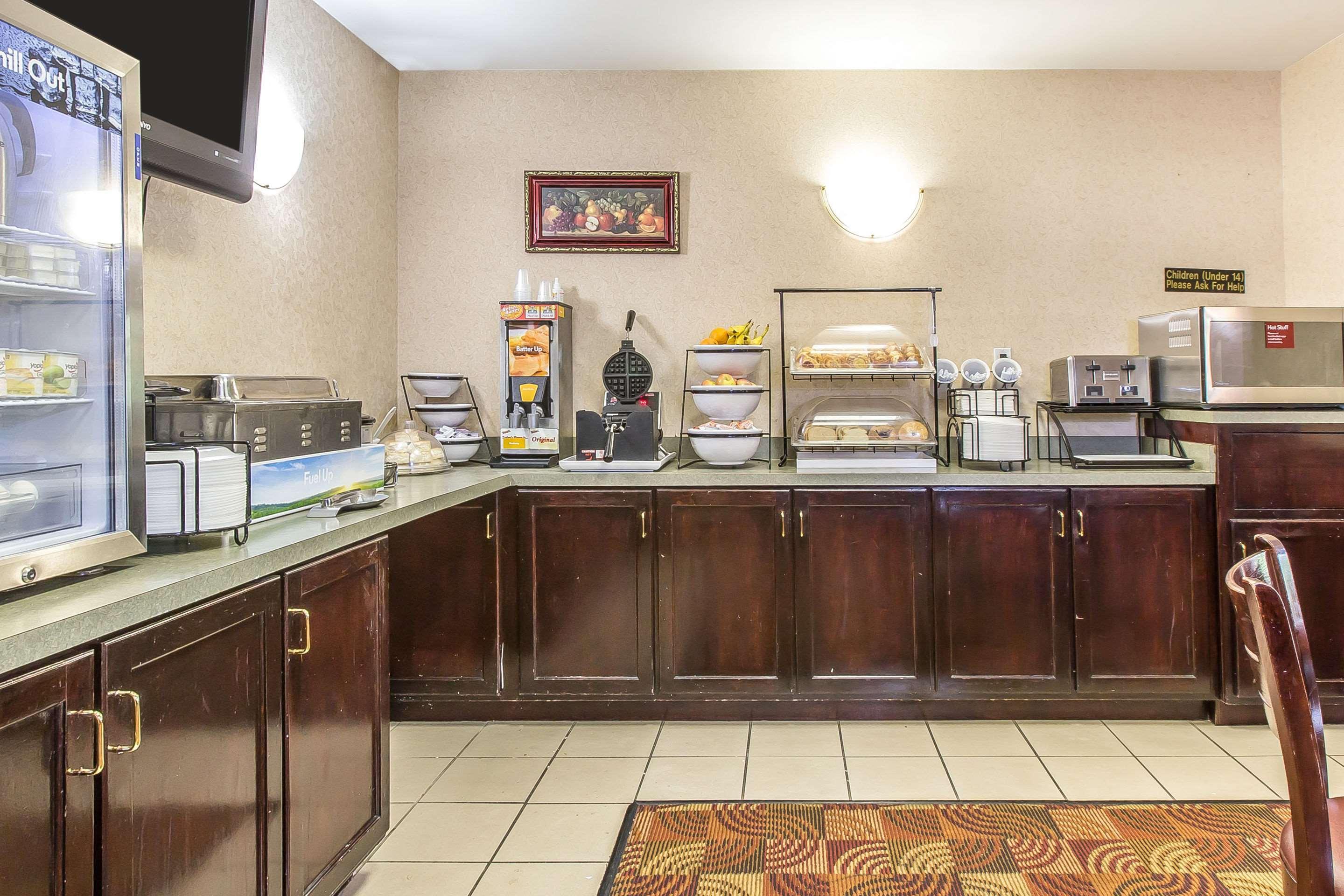 Quality Inn & Suites Montgomery East Carmichael Rd Екстер'єр фото