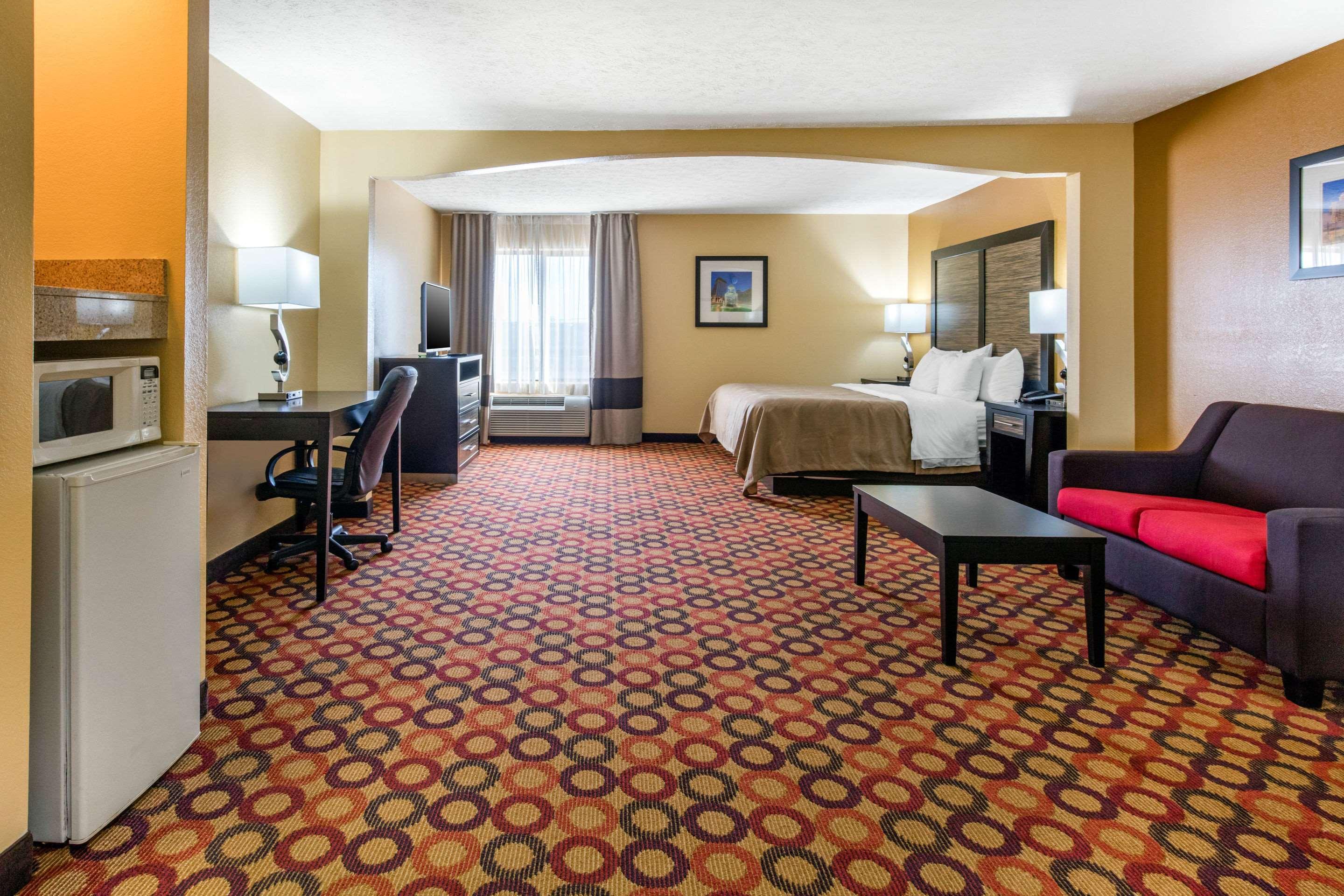 Quality Inn & Suites Montgomery East Carmichael Rd Екстер'єр фото
