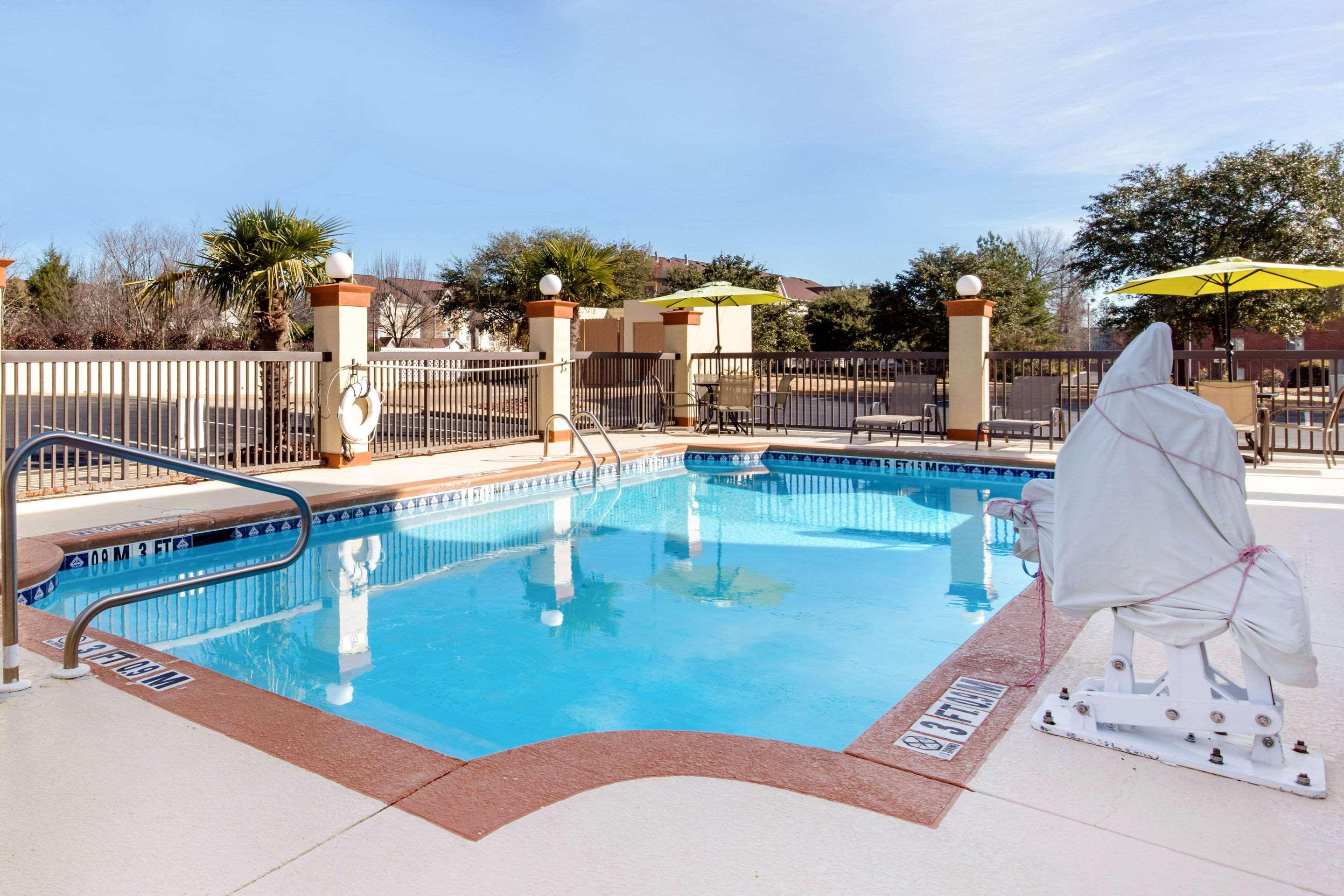 Quality Inn & Suites Montgomery East Carmichael Rd Екстер'єр фото
