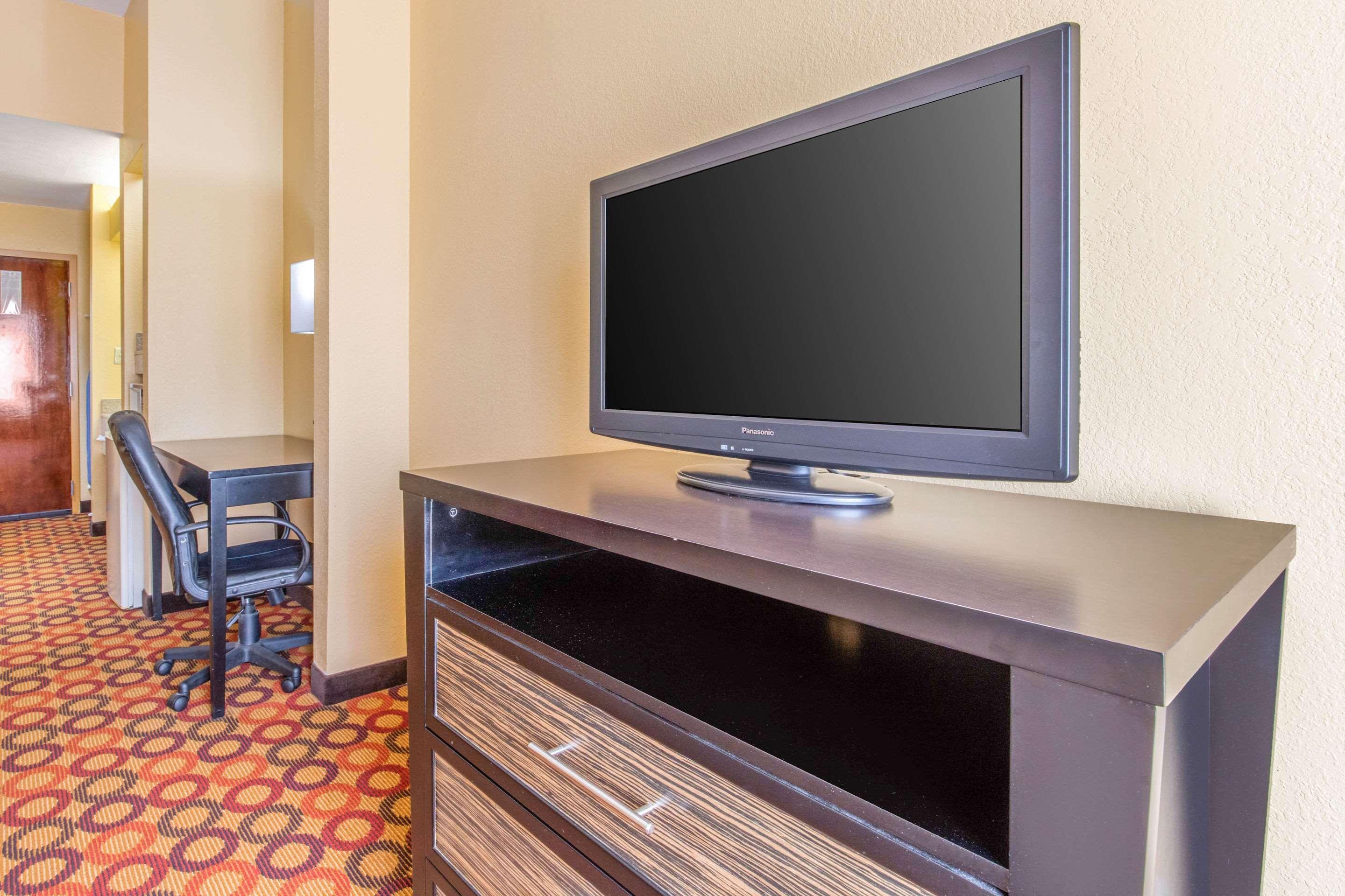 Quality Inn & Suites Montgomery East Carmichael Rd Екстер'єр фото