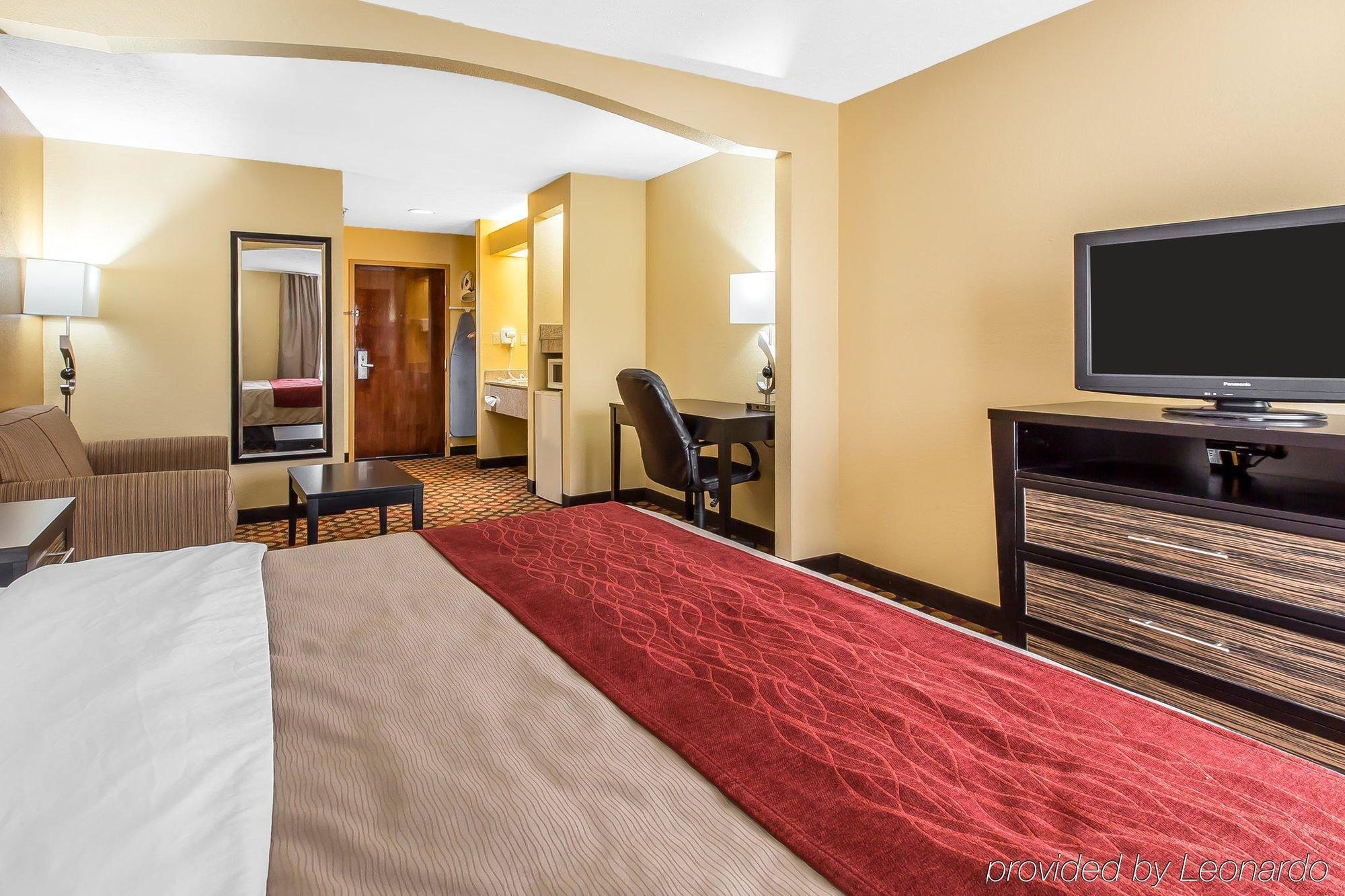 Quality Inn & Suites Montgomery East Carmichael Rd Екстер'єр фото