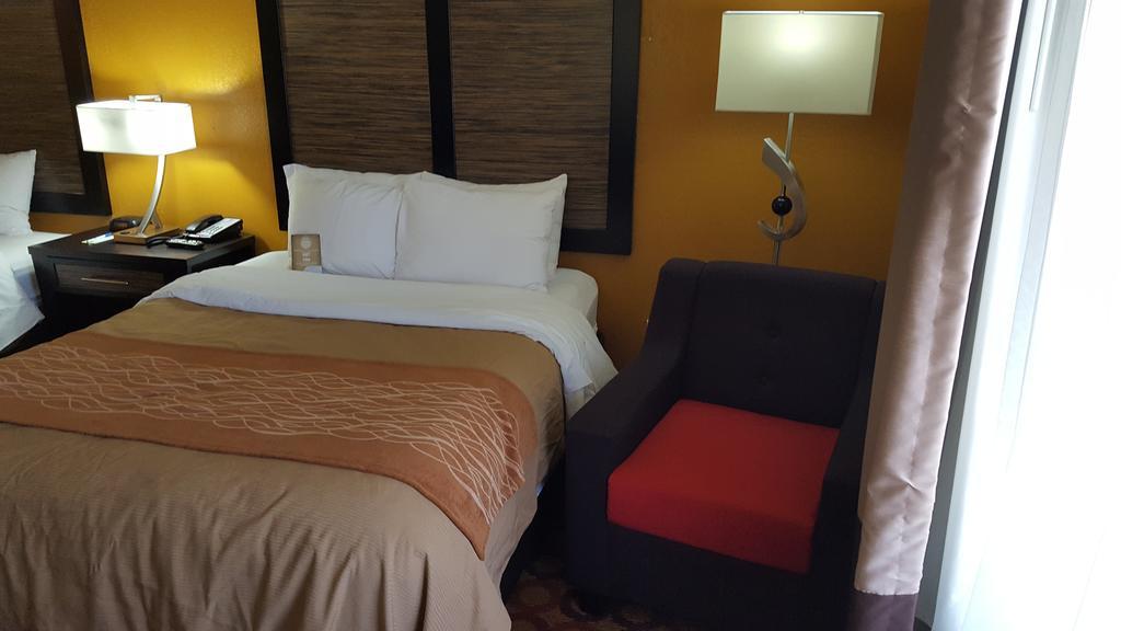 Quality Inn & Suites Montgomery East Carmichael Rd Номер фото