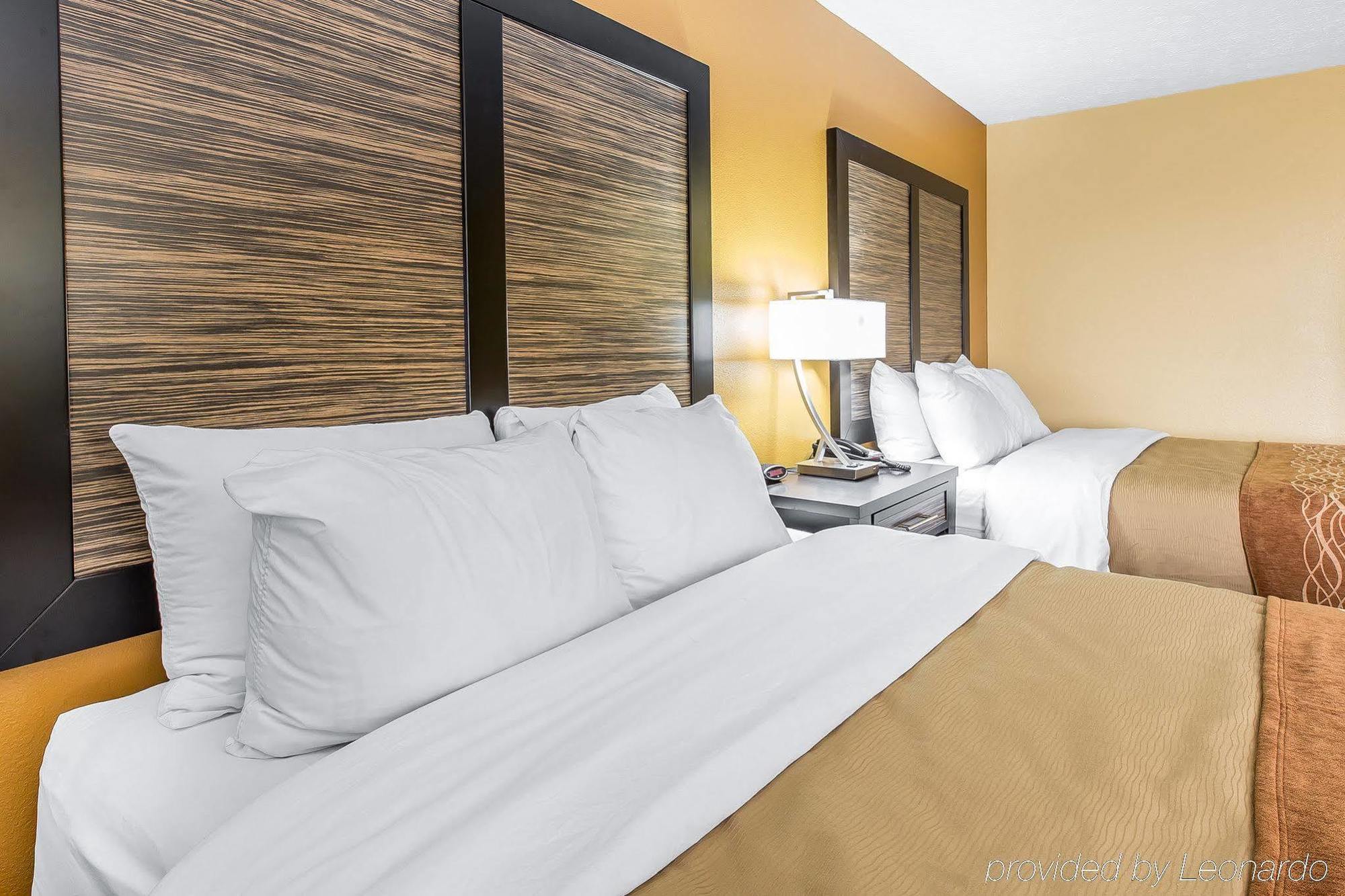 Quality Inn & Suites Montgomery East Carmichael Rd Екстер'єр фото