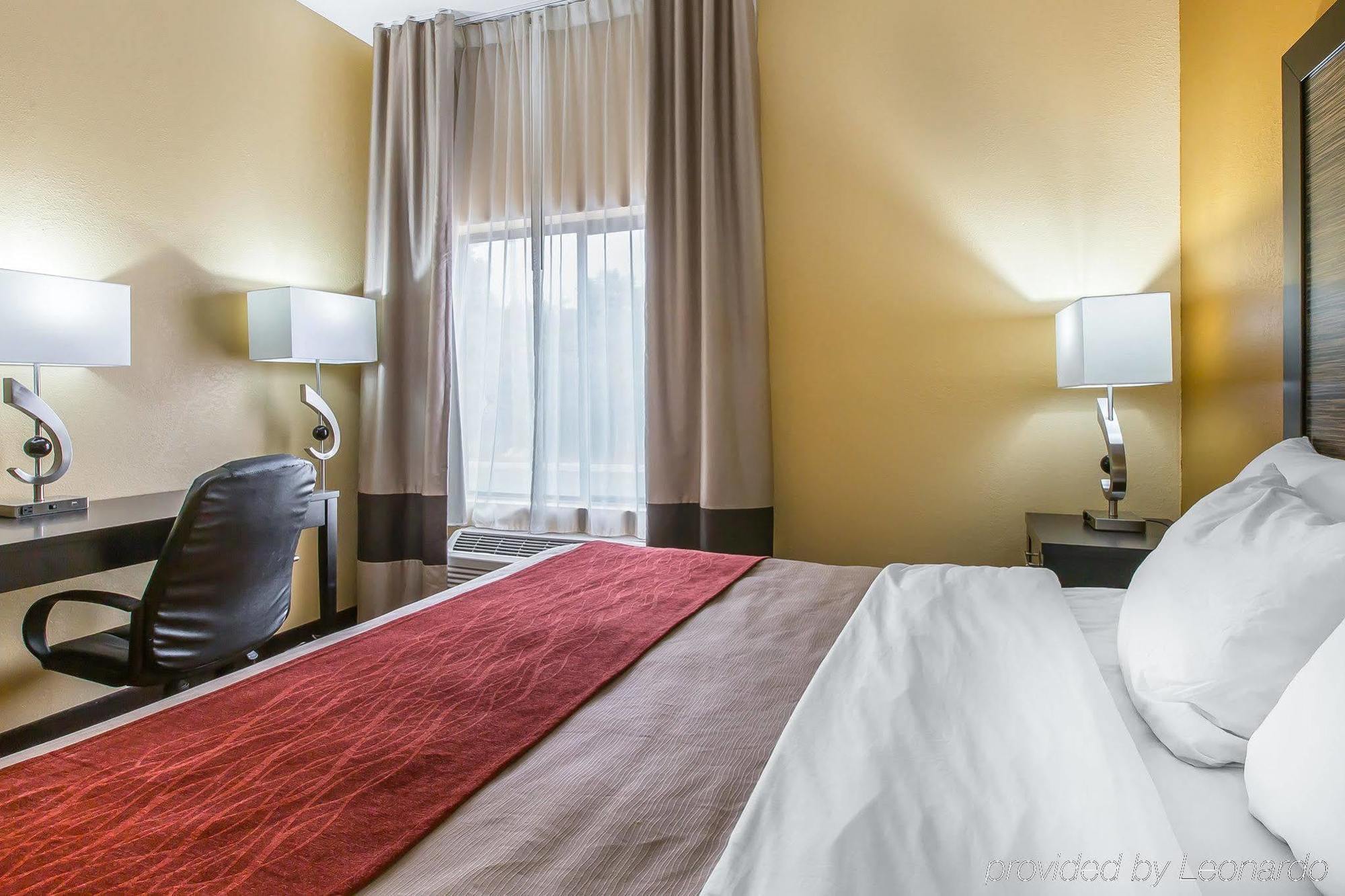 Quality Inn & Suites Montgomery East Carmichael Rd Екстер'єр фото