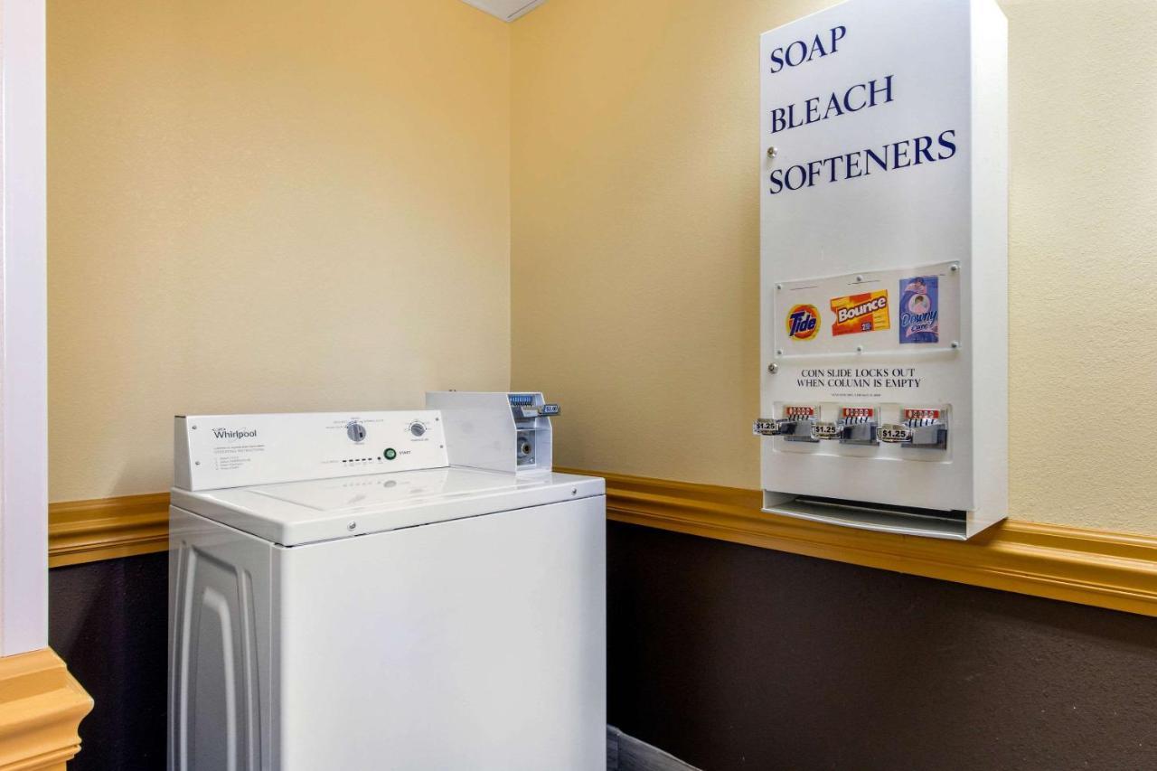 Quality Inn & Suites Montgomery East Carmichael Rd Екстер'єр фото
